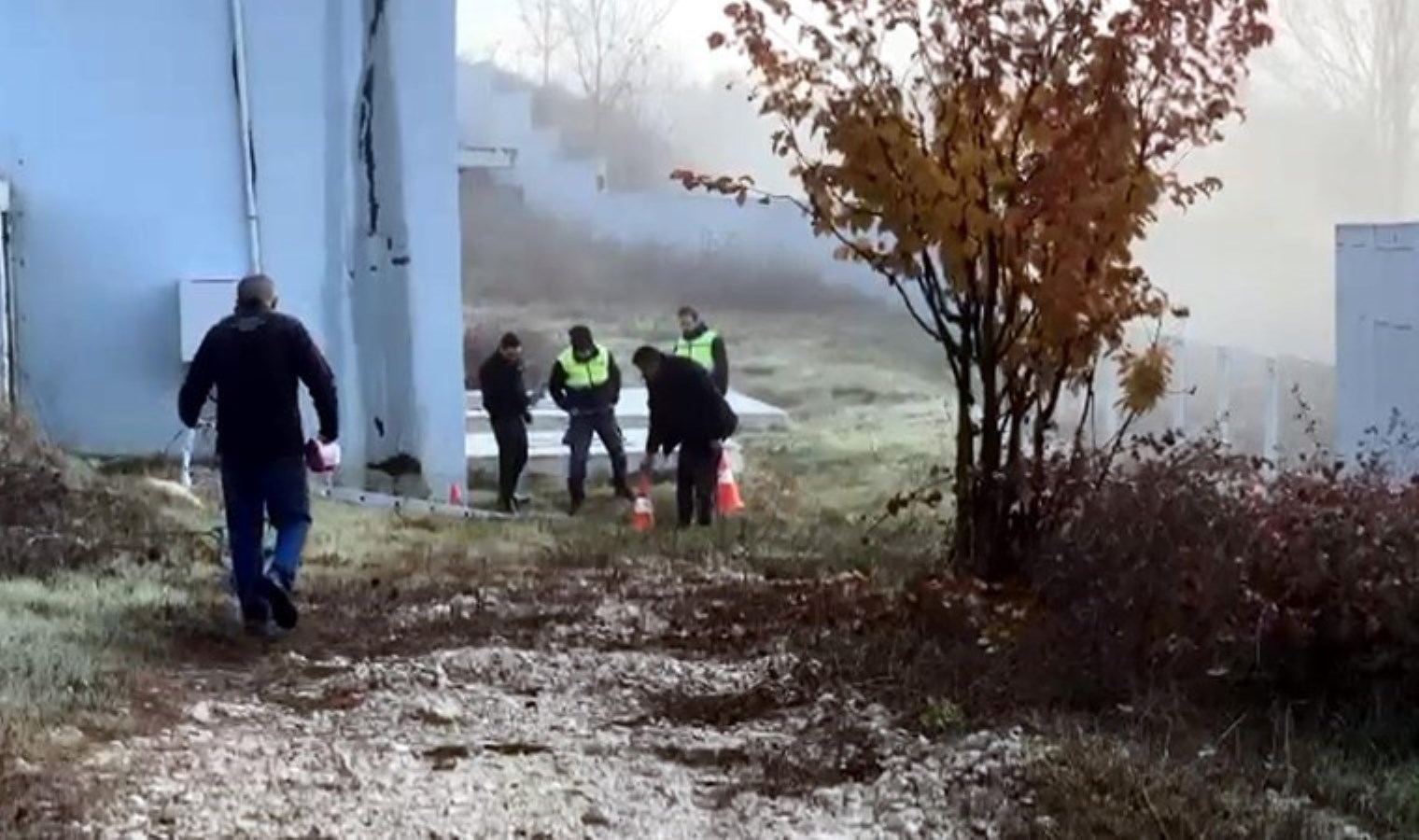 Atık su kuyusuna düşen iş güvenliği uzmanı yaralandı